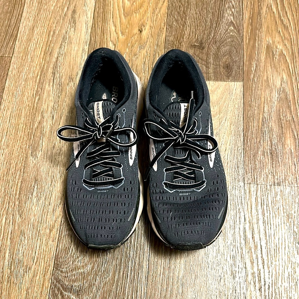 Brooks ghost size 8.5 womens